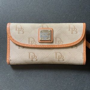 Dooney & Bourke Women’s wallet